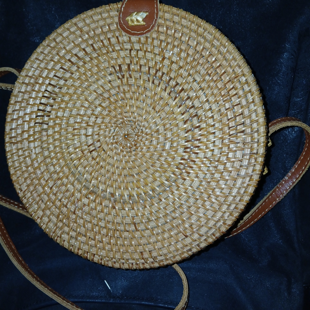 Elegant Woven Tan Crossbody Bag
